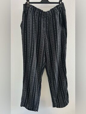 Briggs New York Black & Gray Striped Pants